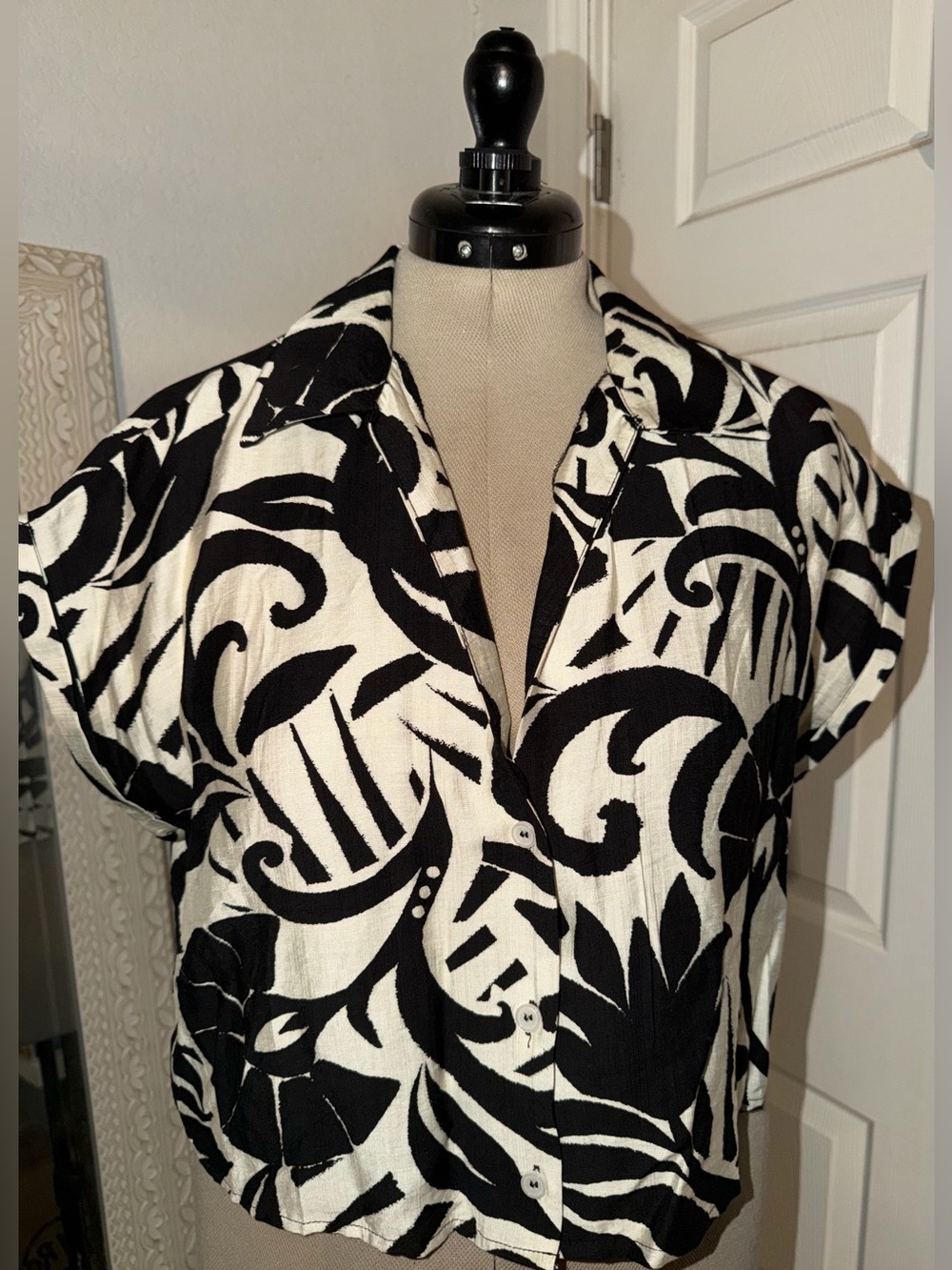 Black & White Tropical Print Button-Up Top